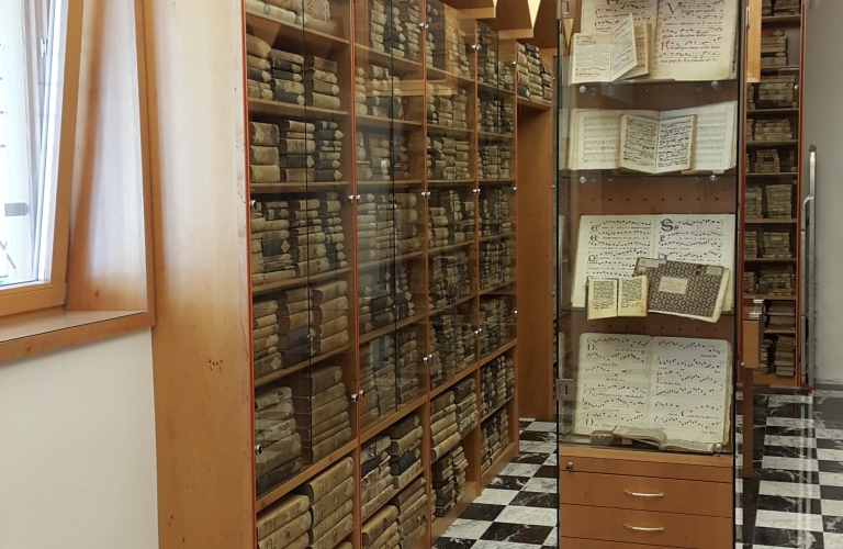 Frančiškanski Samostan Koper - Knjižnica Frančiškanski Samostan Koper - Knjižnica
