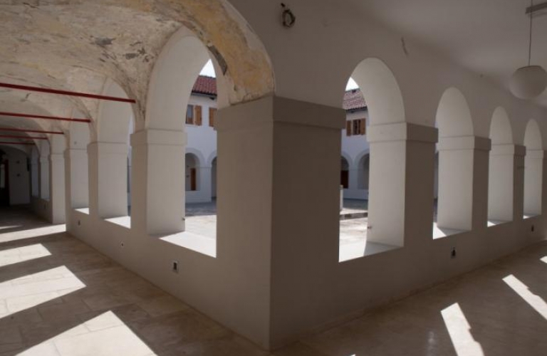 Frančiškanski Samostan Koper - Atrij s križnim hodnikom