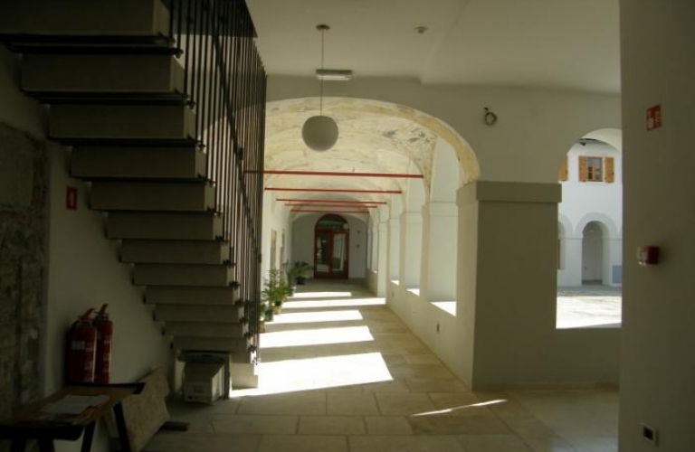 Frančiškanski Samostan Koper - Atrij s križnim hodnikom