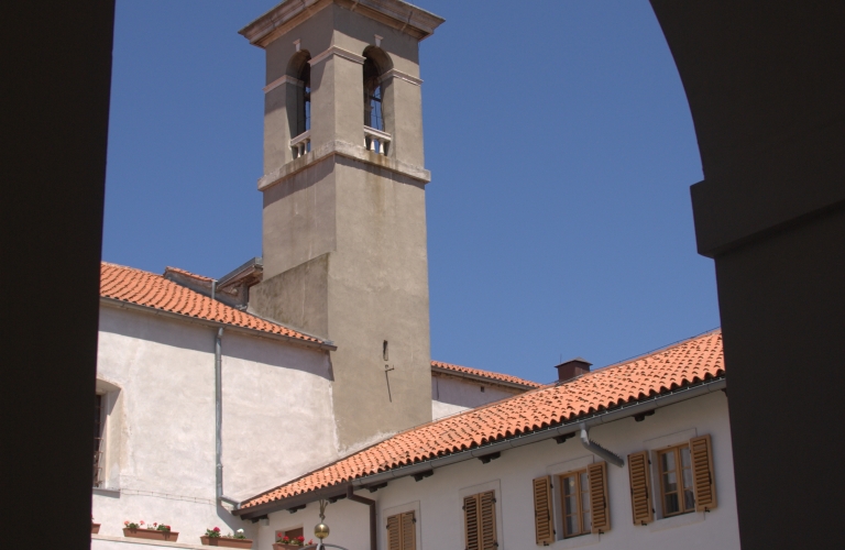 Frančiškanski Samostan Koper - Atrij s križnim hodnikom